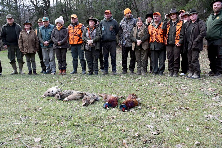 POŽEGA.EU: Hrvatske lovkinje u Bektežu održale skupštinu, te lovile crnu i pernatu divljač